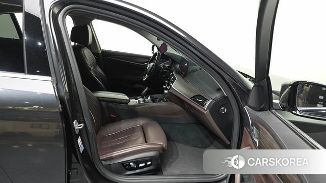 BMW 5 Series (G30) 2020 Серый из Кореи, фото 2