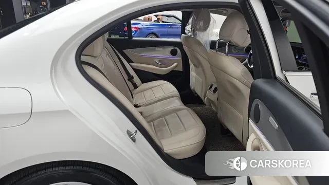 Mercedes-Benz E-Class W213 2018 Белый из Кореи, фото 2