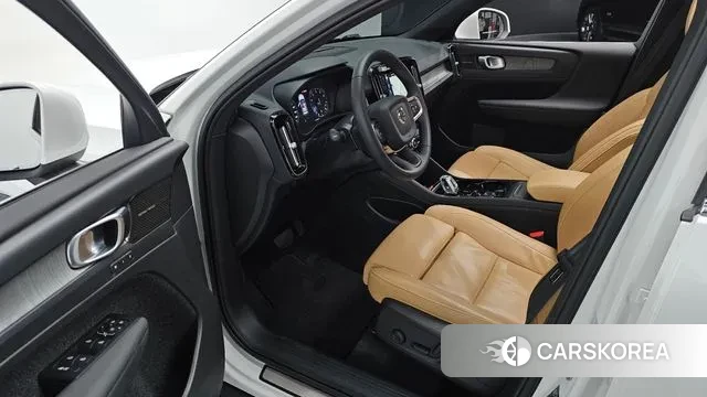 Volvo XC40 2021 Белый из Кореи, фото 2