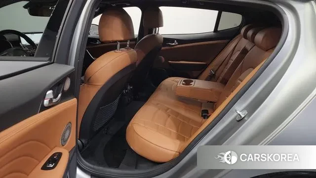 Kia Stinger Meister 2023 Серебряный из Кореи, фото 2