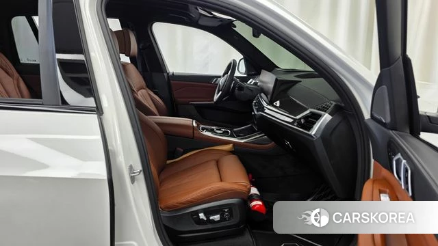 BMW X7 (G07) 2025 Белый из Кореи, фото 2