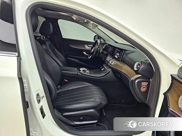 Mercedes-Benz E-Class W213 2018 Белый из Кореи, фото 2