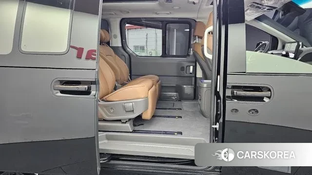 Hyundai Staria 2024 Черный из Кореи, фото 2