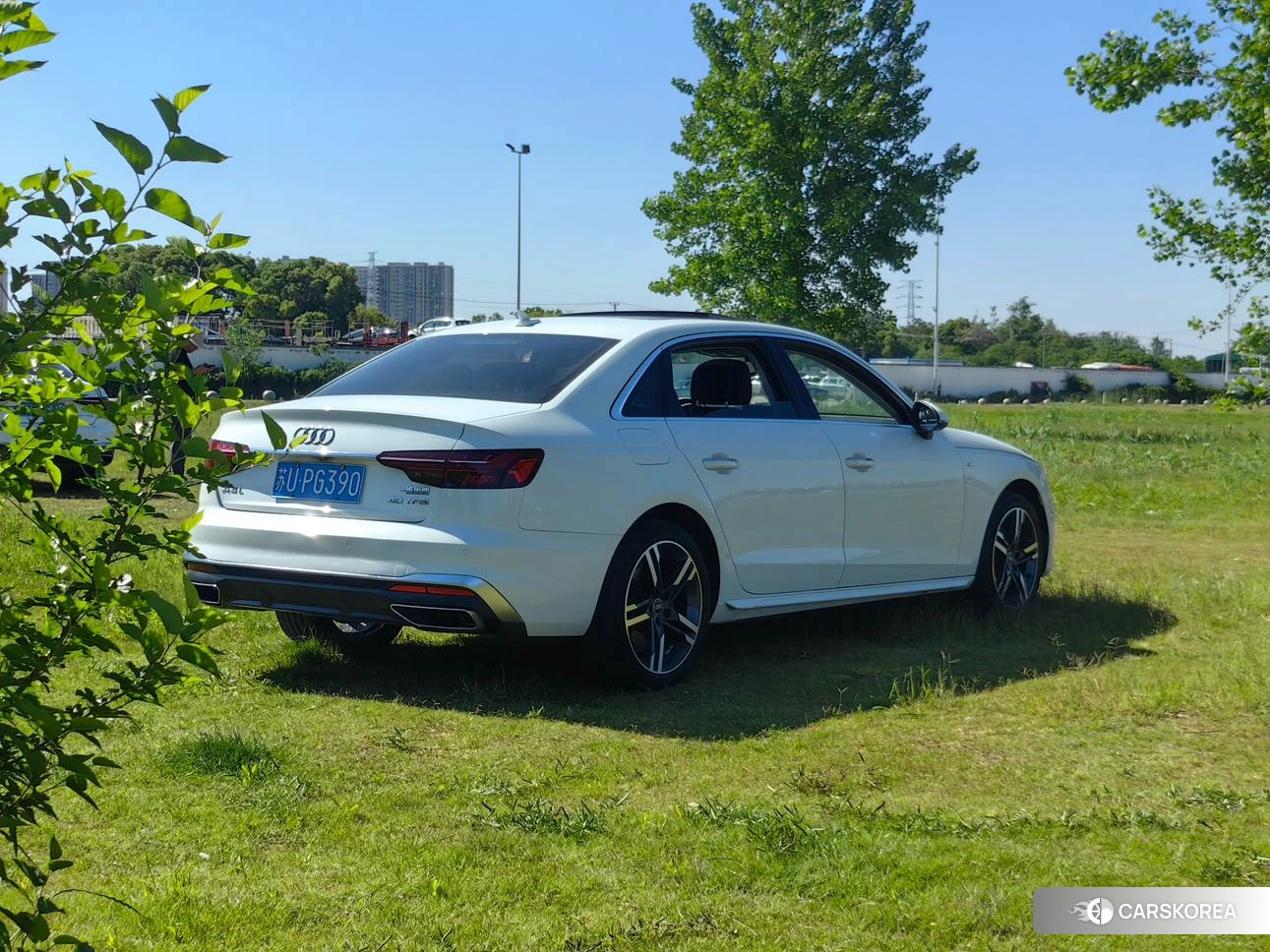 Audi A4L 2021 Белый из Китая, фото 2