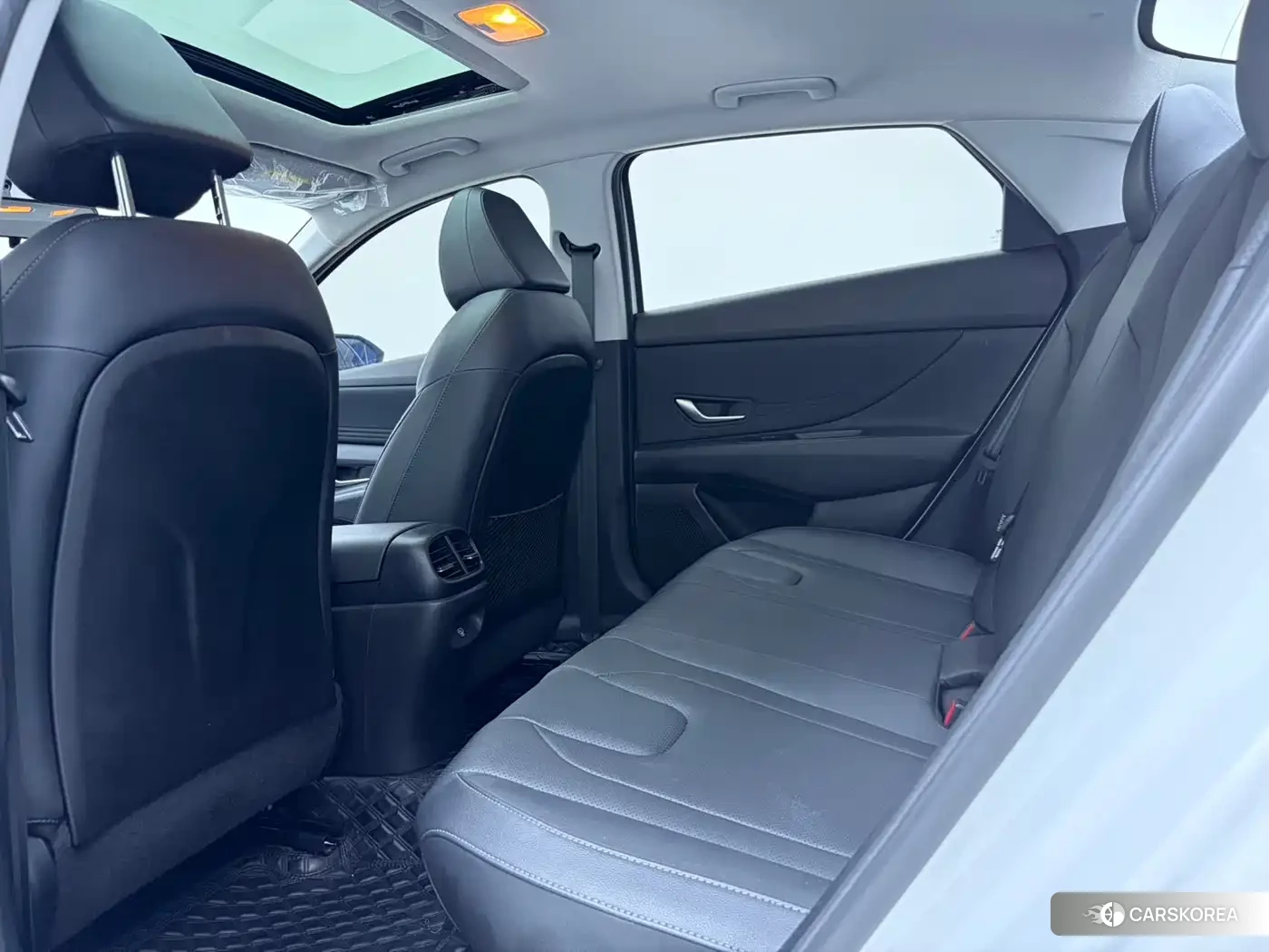 Hyundai Elantra 2023 Белый из Китая, фото 2
