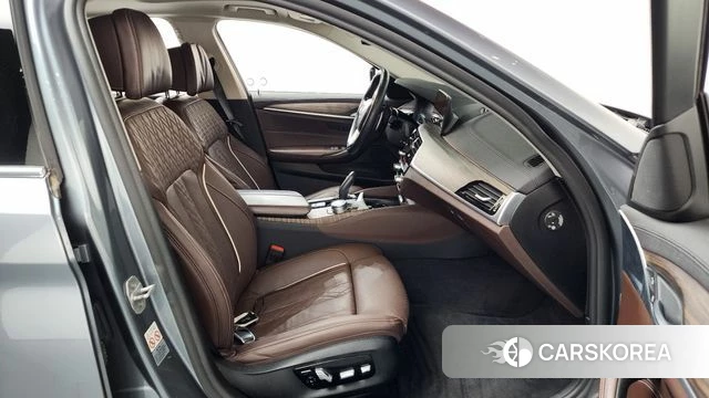 BMW 5 Series (G30) 2019 Серебристо-серый из Кореи, фото 2