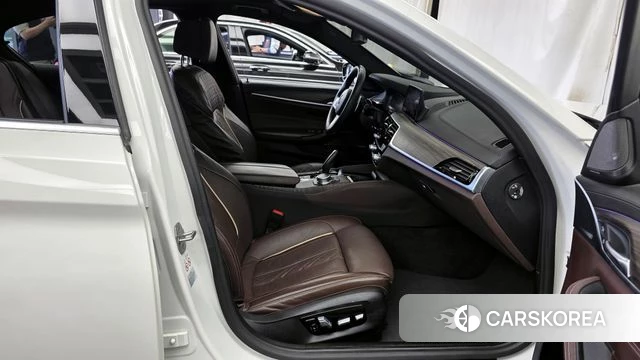 BMW 5 Series (G30) 2020 Белый из Кореи, фото 2