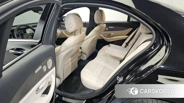 Mercedes-Benz E-Class W213 2023 Черный из Кореи, фото 2