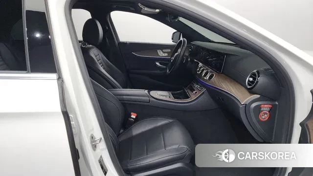 Mercedes-Benz E-Class W213 2022 Белый из Кореи, фото 2