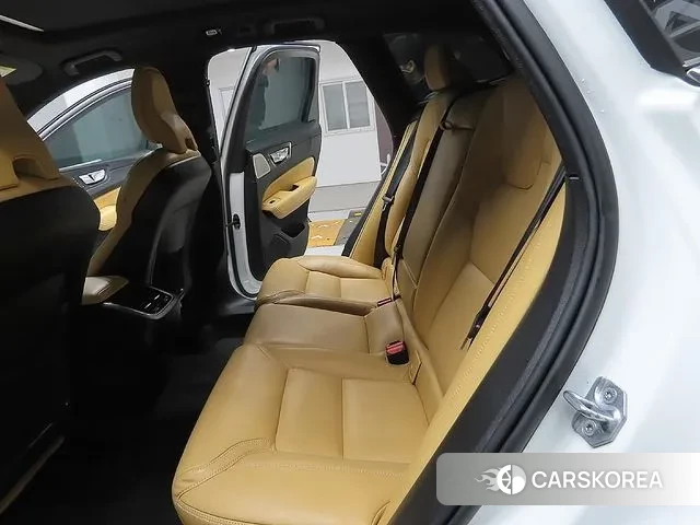 Volvo XC60 second Generation 2022 Белый из Кореи, фото 2