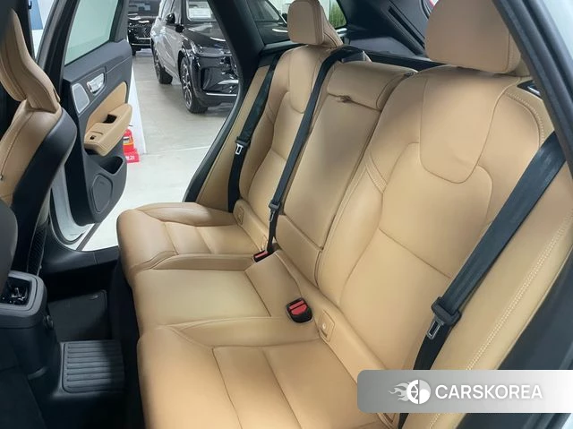 Volvo XC60 second Generation 2025 Белый из Кореи, фото 2