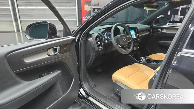 Volvo XC40 2021 Черный из Кореи, фото 2