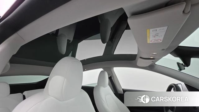 Tesla Model Y 2023 Белый из Кореи, фото 2