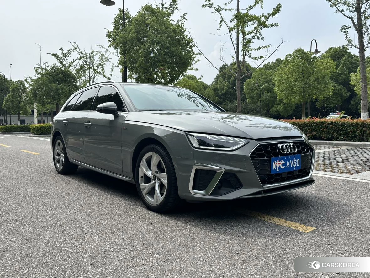 Audi A4 (import) 2020 Серебристо-серый из Китая, фото 2