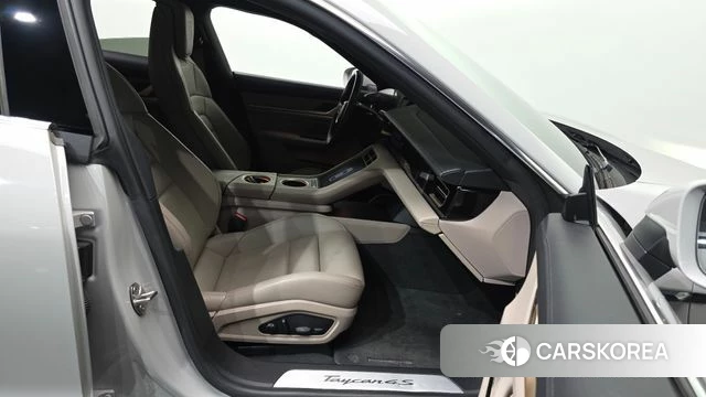 Porsche Taycan 2024 Серебристо-серый из Кореи, фото 2