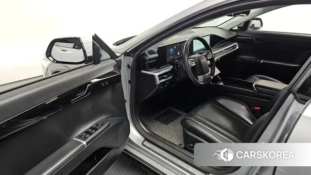 Hyundai Grandeur (GN7) 2024 Серебристо-серый из Кореи, фото 2