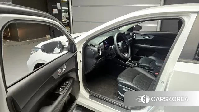 Kia The New K3 2nd generation 2021 Белый из Кореи, фото 2