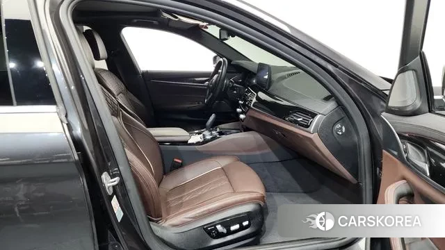 BMW 5 Series (G30) 2021 Серый из Кореи, фото 2