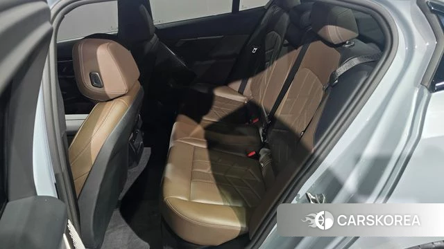 BMW 5 Series (G60) 2024 Цвет галактики из Кореи, фото 2