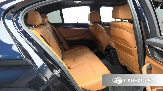 BMW 5 Series (G30) 2022 Черный из Кореи, фото 2
