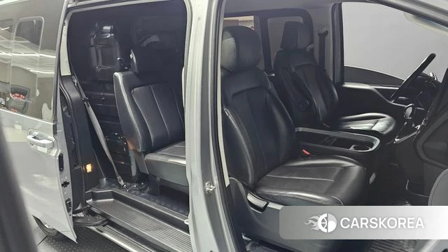 Hyundai Staria 2023 Серебристо-серый из Кореи, фото 2