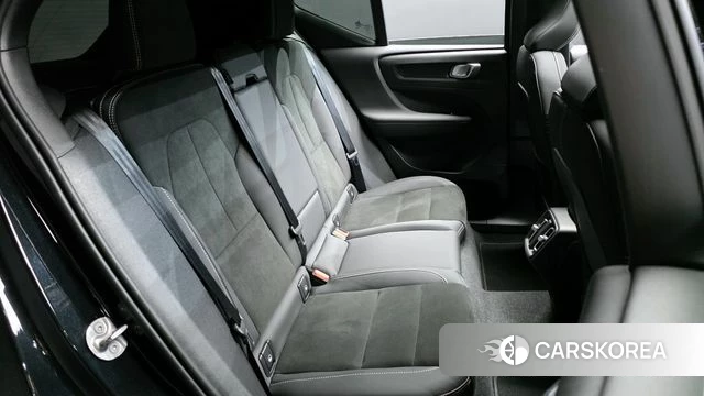 Volvo XC40 2025 Черный из Кореи, фото 2