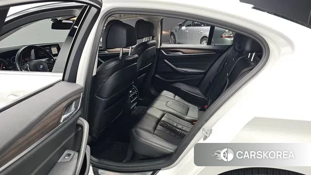 BMW 5 Series (G30) 2019 Белый из Кореи, фото 2