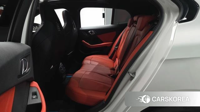 BMW 1 Series (F40) 2024 Белый из Кореи, фото 2