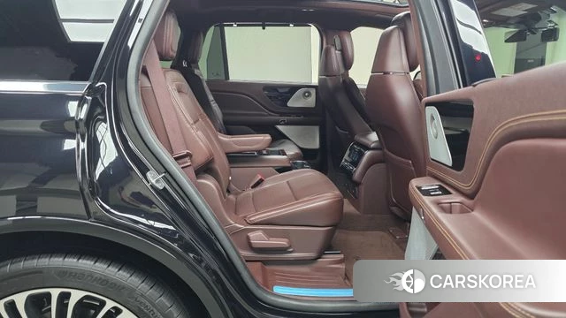 Lincoln Aviator 2nd generation 2023 Черный из Кореи, фото 2