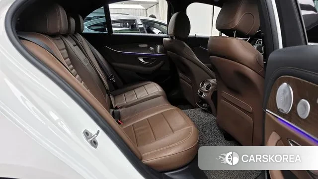 Mercedes-Benz E-Class W213 2021 Белый из Кореи, фото 2