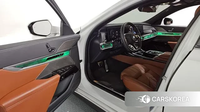 BMW 7 Series (G70) 2025 Белый из Кореи, фото 2