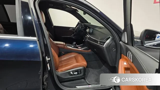 BMW X7 (G07) 2022 Черный из Кореи, фото 2