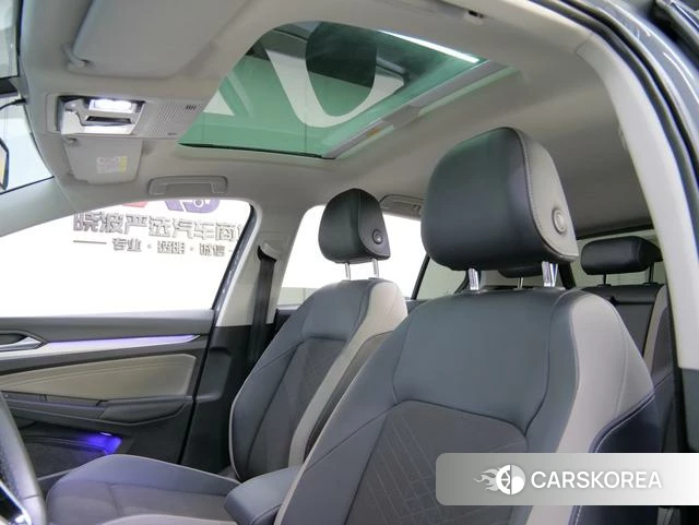 Volkswagen Golf 2023 Серебристо-серый из Китая, фото 2