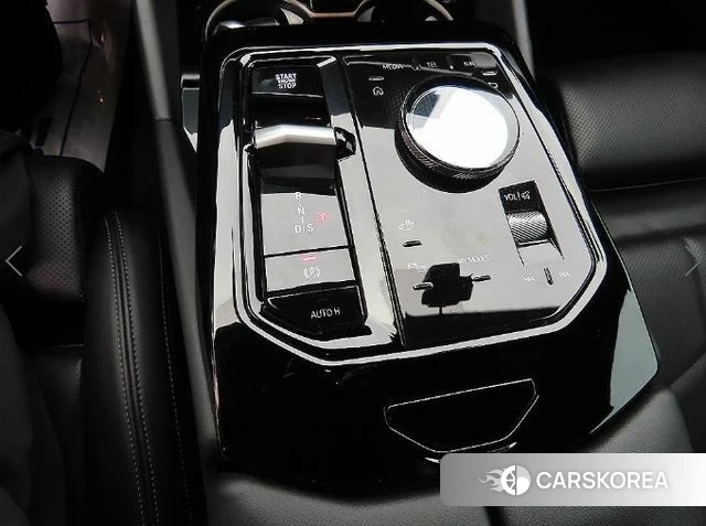 BMW 5 Series (G60) 2025 Черный из Кореи, фото 2