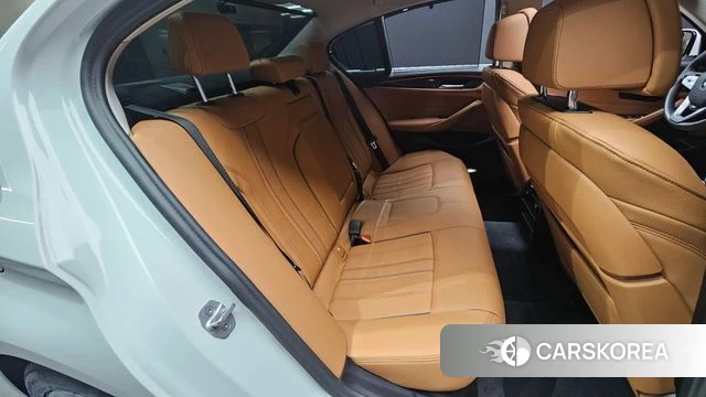 BMW 5 Series (G30) 2022 Белый из Кореи, фото 2