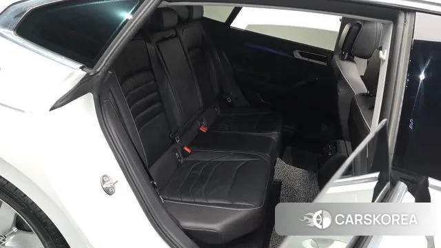 Volkswagen Arteon 2023 Белый из Кореи, фото 2