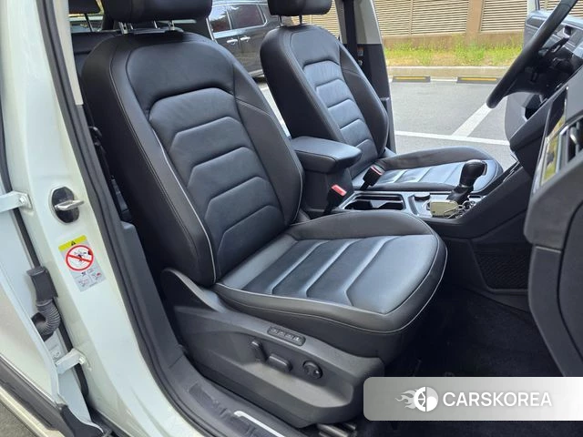Volkswagen Tiguan second Generation 2018 Белый из Кореи, фото 2