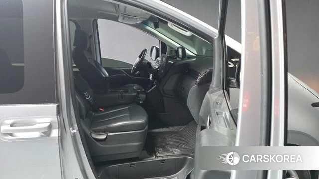 Hyundai Staria 2022 Серебристо-серый из Кореи, фото 2