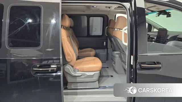 Hyundai Staria 2023 Черный из Кореи, фото 2