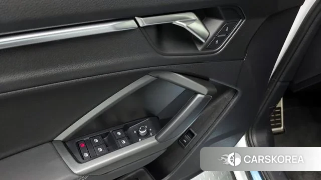 Audi Q3 (F3) 2022 Белый из Кореи, фото 2