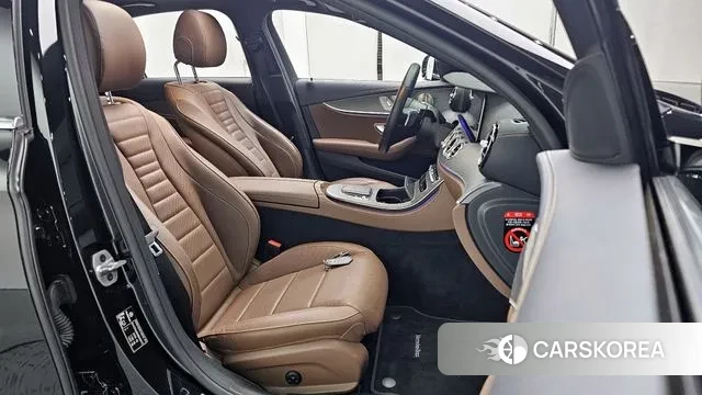 Mercedes-Benz E-Class W213 2022 Черный из Кореи, фото 2