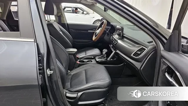 Kia Seltos 2021 Серый из Кореи, фото 2