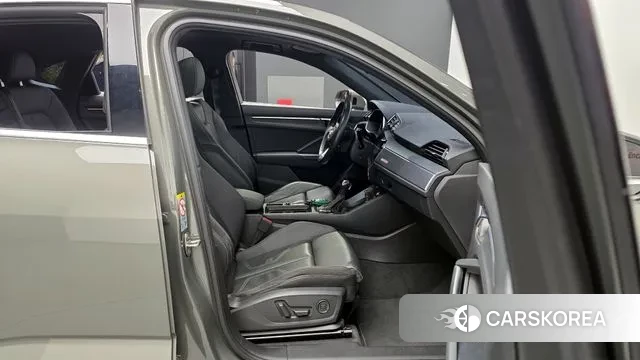 Audi Q3 (F3) 2020 Серый из Кореи, фото 2