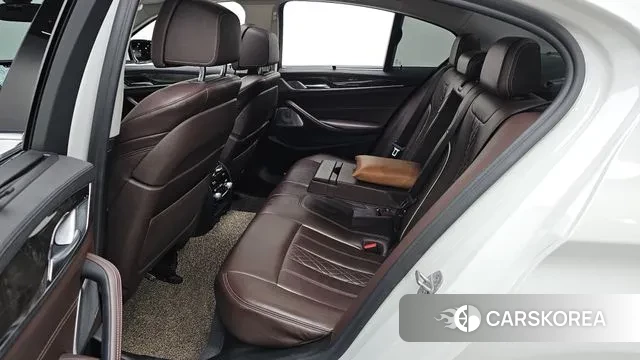 BMW 5 Series (G30) 2018 Белый из Кореи, фото 2