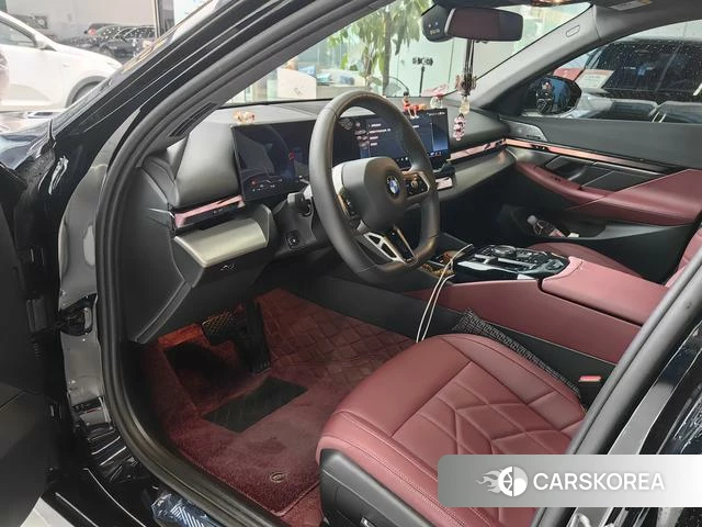 BMW 5 series 2024 Черный из Китая, фото 2