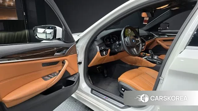 BMW 5 Series (G30) 2021 Белый из Кореи, фото 2