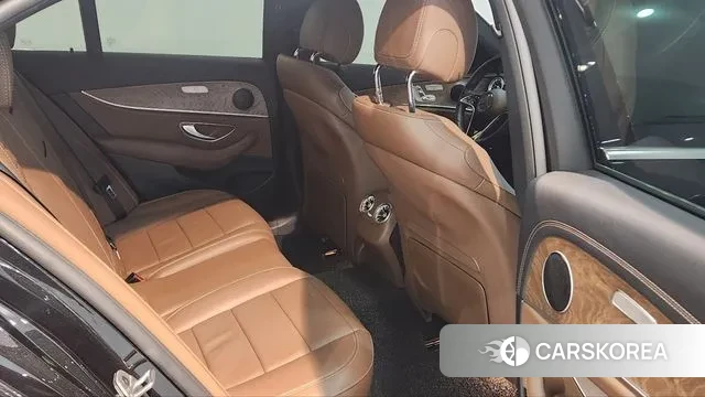 Mercedes-Benz E-Class W213 2022 Черный из Кореи, фото 2