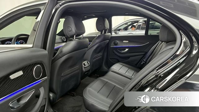 Mercedes-Benz E-Class W213 2023 Черный из Кореи, фото 2