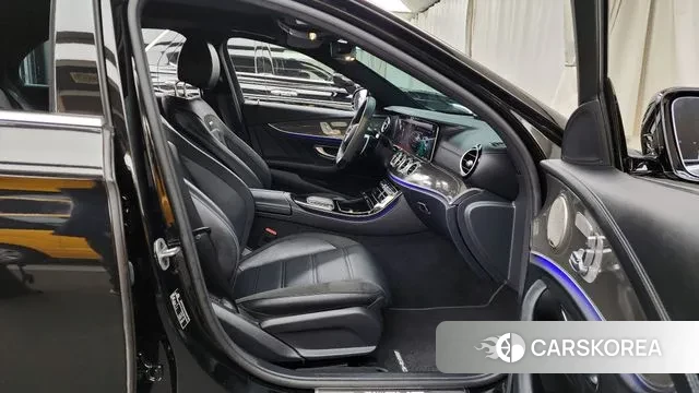 Mercedes-Benz E-Class W213 2022 Черный из Кореи, фото 2