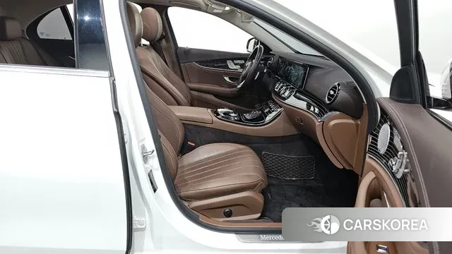 Mercedes-Benz E-Class W213 2018 Белый из Кореи, фото 2